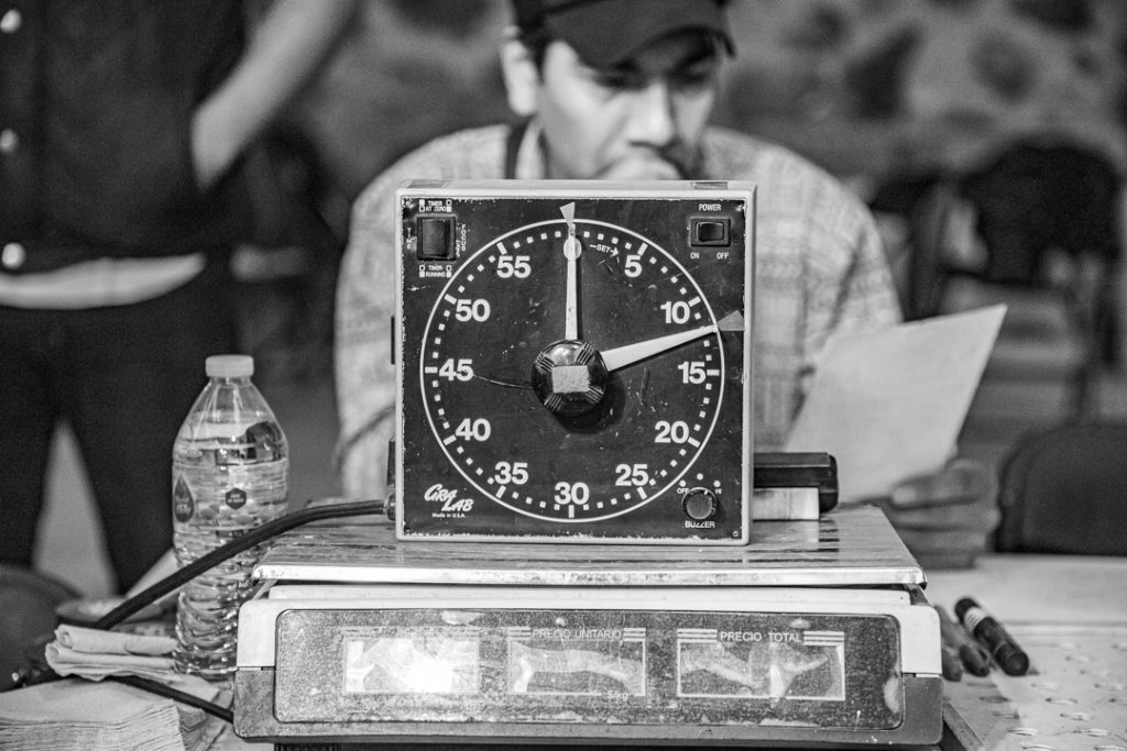 cronometro empleado para medir los episodios de la pelea de gallos